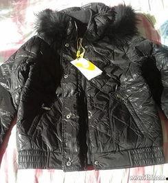 国产羽绒服试水视频播放,保暖时尚两不误